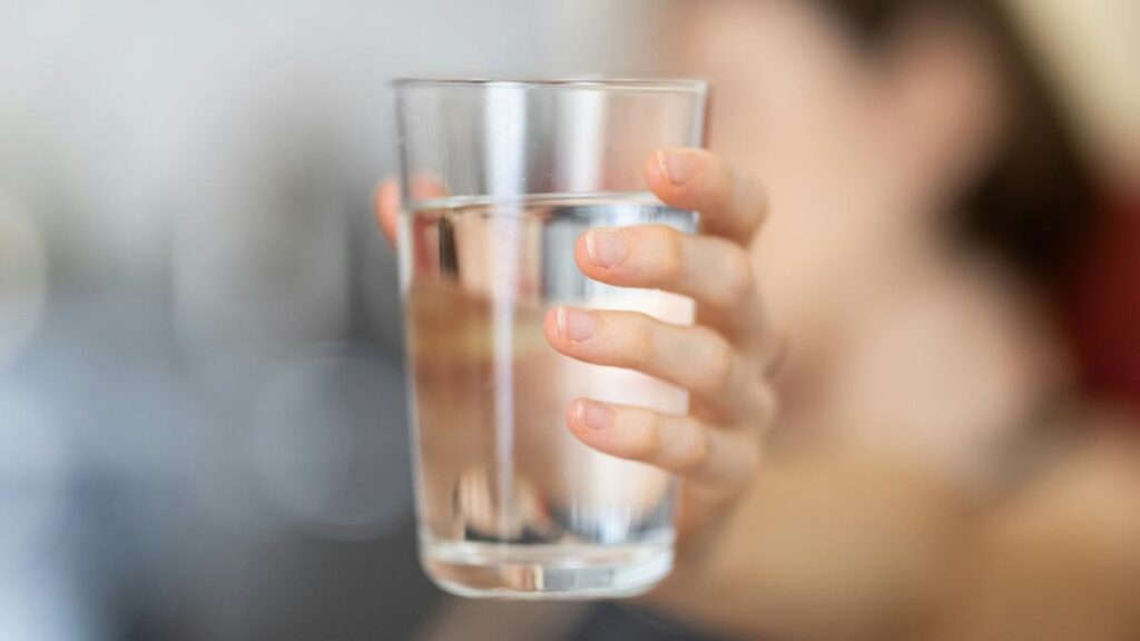 Los 10 errores más comunes que cometemos sin querer al beber agua